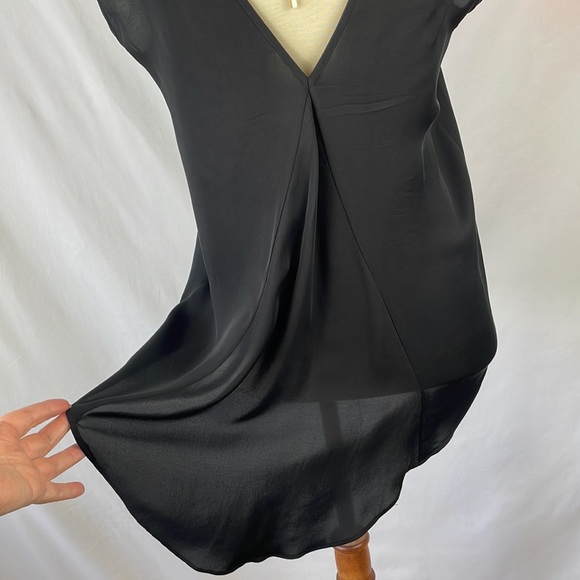 MICHAEL Michael Kors Black Blouse w/Deep V-Back Pleat & Gold Chain - Size XS - Picture 7 of 12